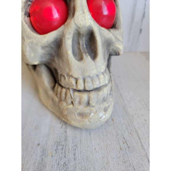 Foam skull looking eyes animated Halloween prop decor - Picture 3 of 13